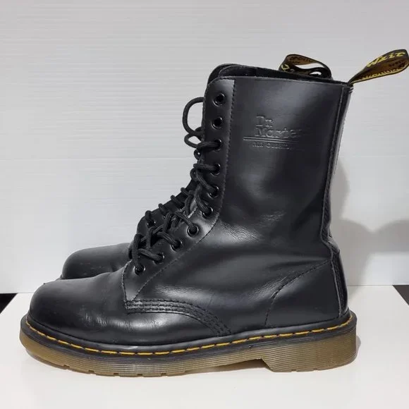 Doc Martens Ladies Black Boots Size UK 6 AUS 8 10 Hole Leather Great Condition - Picture 2 of 9